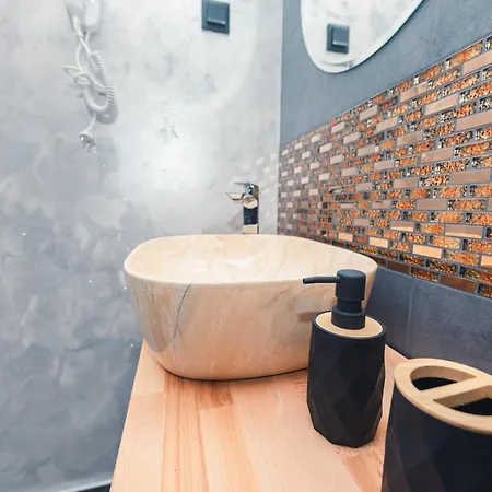 בית הארחה Ataraxya Premium Old Town בראשוב