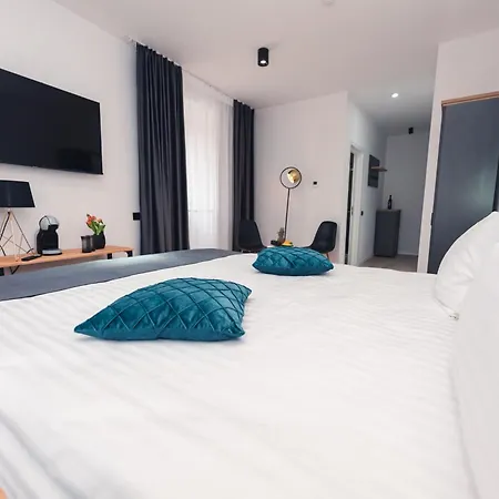 בית הארחה Ataraxya Premium Old Town 3*