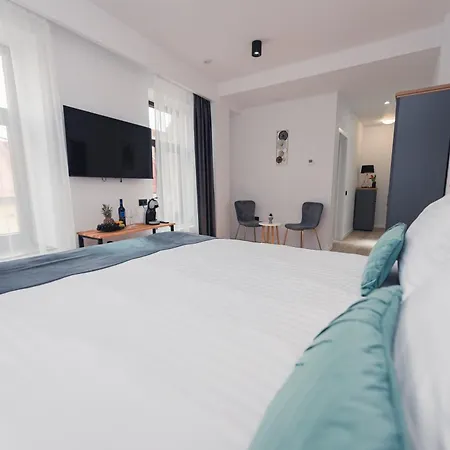 בית הארחה Ataraxya Premium Old Town בראשוב