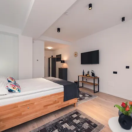 בית הארחה Ataraxya Premium Old Town בראשוב